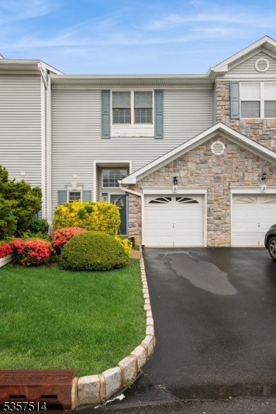Attached, Exterior, Facade, Rowhouse