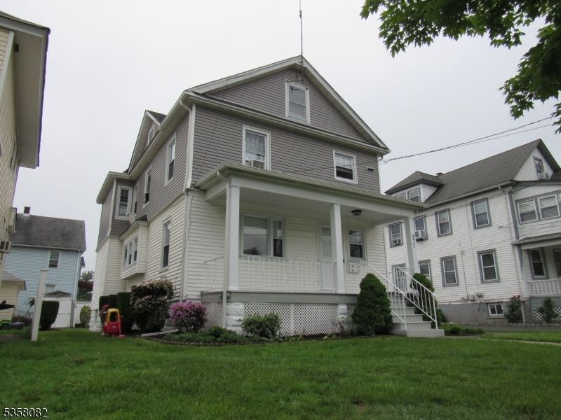 Exterior, Facade, Queen Anne Victorian