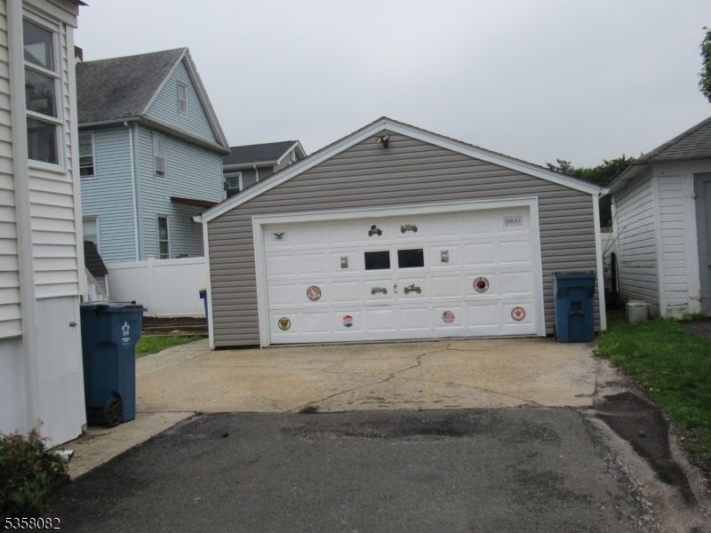 Detached Garage, Exterior