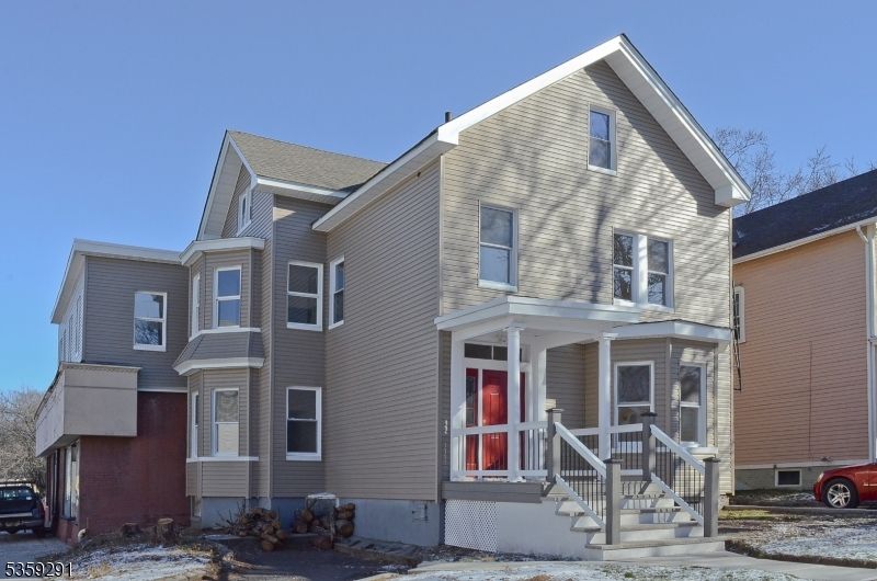 Exterior, Facade, Rowhouse