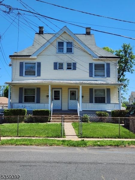 Exterior, Facade, Queen Anne Victorian