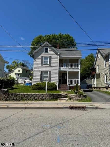 Exterior, Facade, Queen Anne Victorian