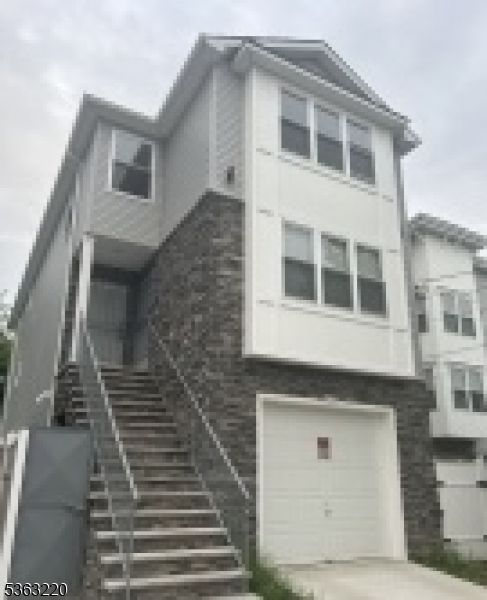 Attached, Exterior, Facade, Rowhouse