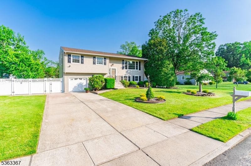 Attached, Exterior, Facade, Raised Ranch