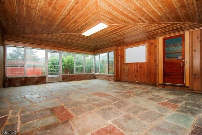 Empty room, Interior, Wooden Ceilings, Wooden Walls