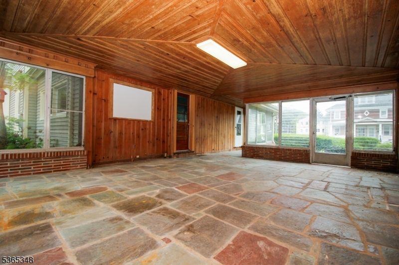 Empty room, Interior, Wooden Ceilings, Wooden Walls