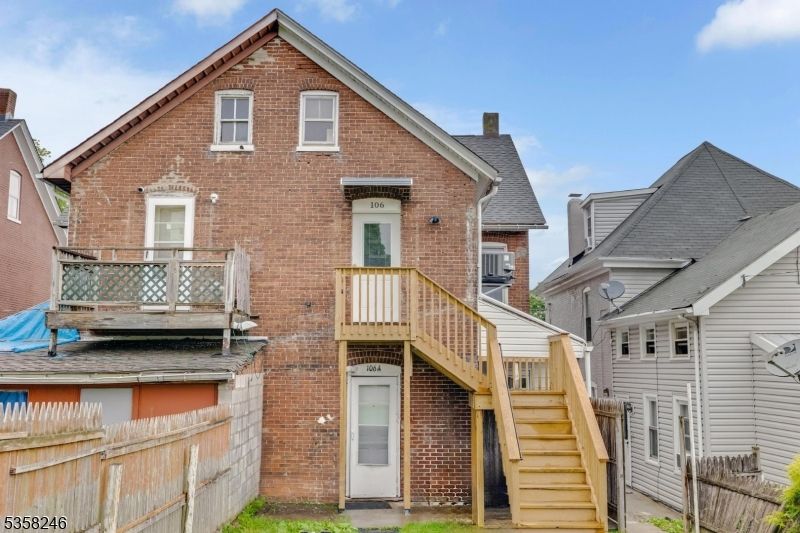 Exterior, Facade, Brick Facade, Rowhouse