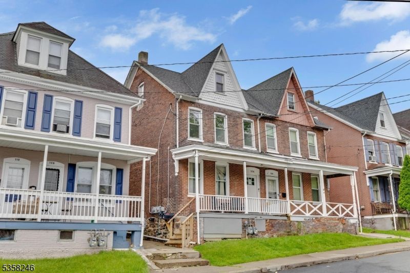 Exterior, Facade, Brick Facade, Queen Anne Victorian