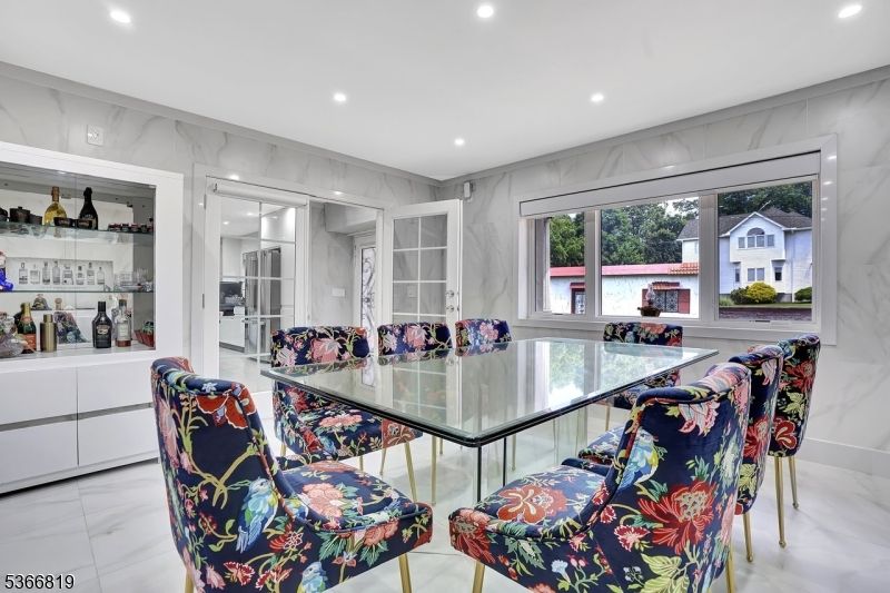 Dining room, Interior, Marble, Marble Walls, Recessed Lighting