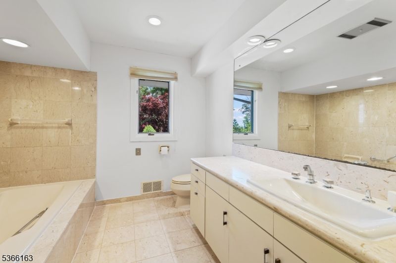 Bathroom, Interior, Recessed Lighting