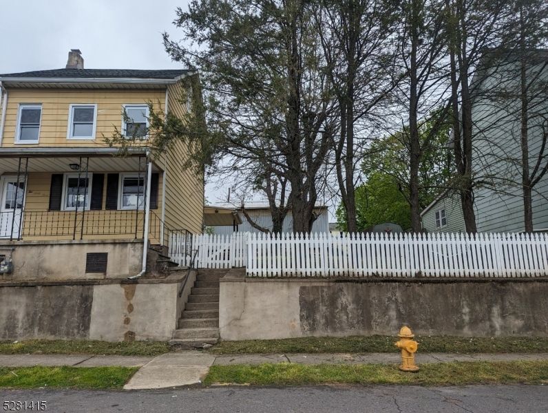 Exterior, Facade, American Foursquare