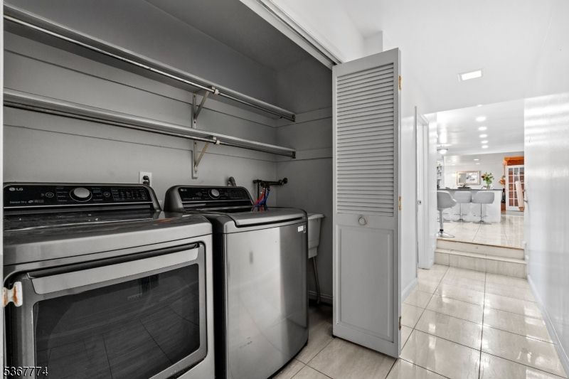 Interior, Recessed Lighting, Utility Closets, Washer