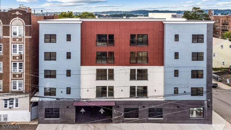 Exterior, Facade, Rowhouse