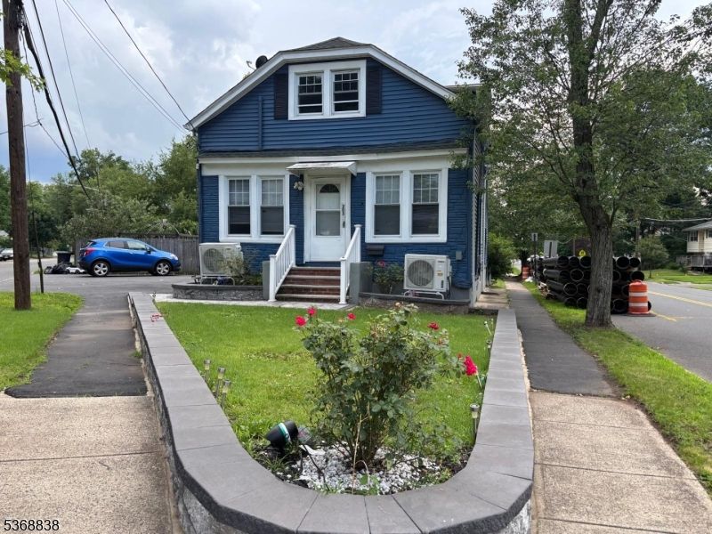 Exterior, Facade, Queen Anne Victorian