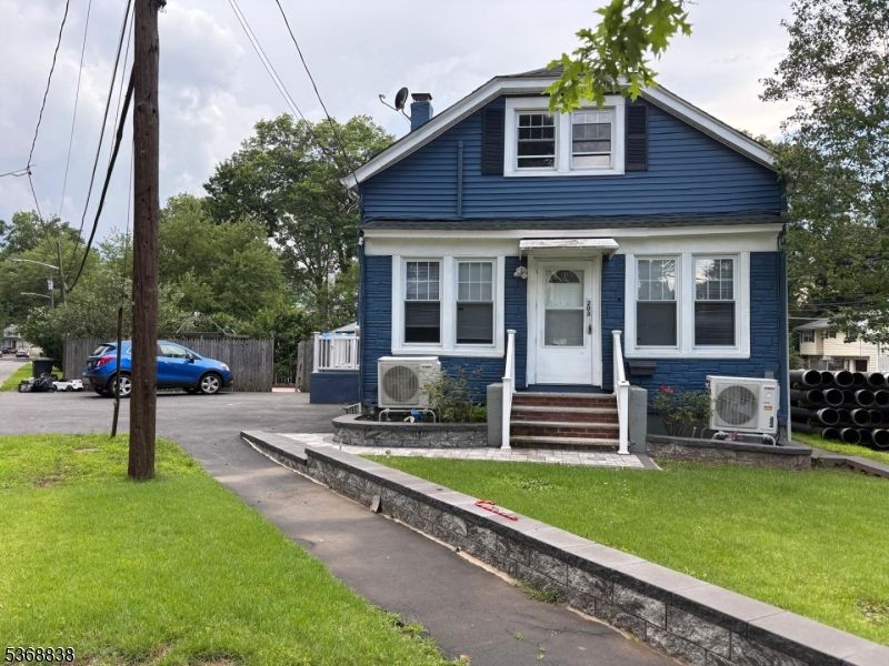 Exterior, Facade, Cape Cod