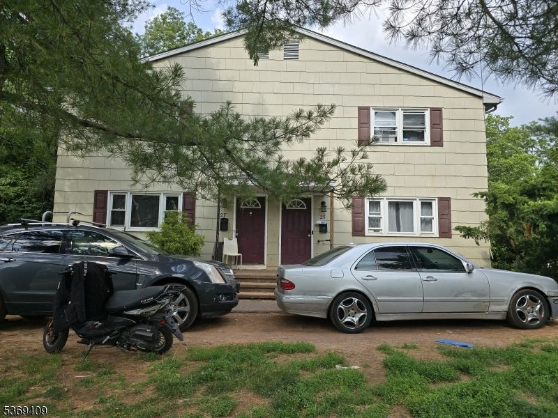 Exterior, Facade, Rowhouse