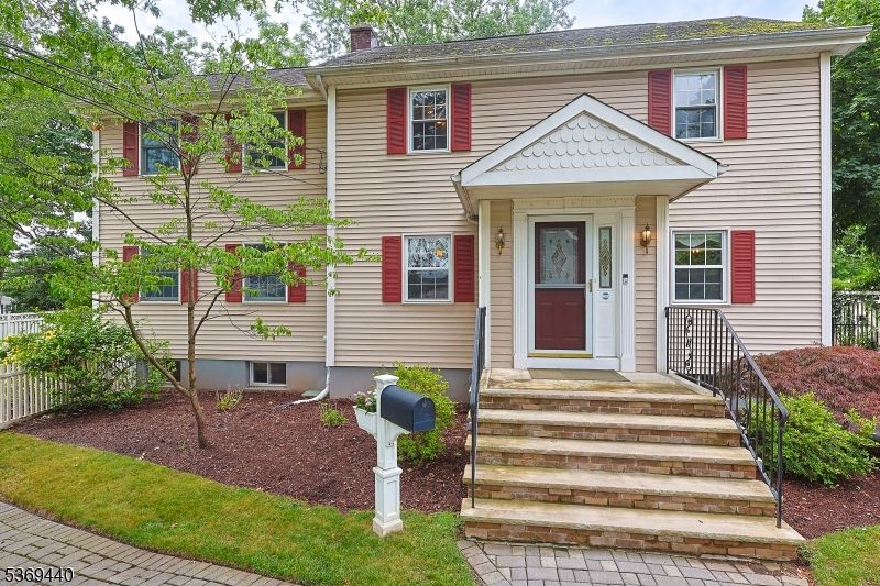 Exterior, Facade, Georgian