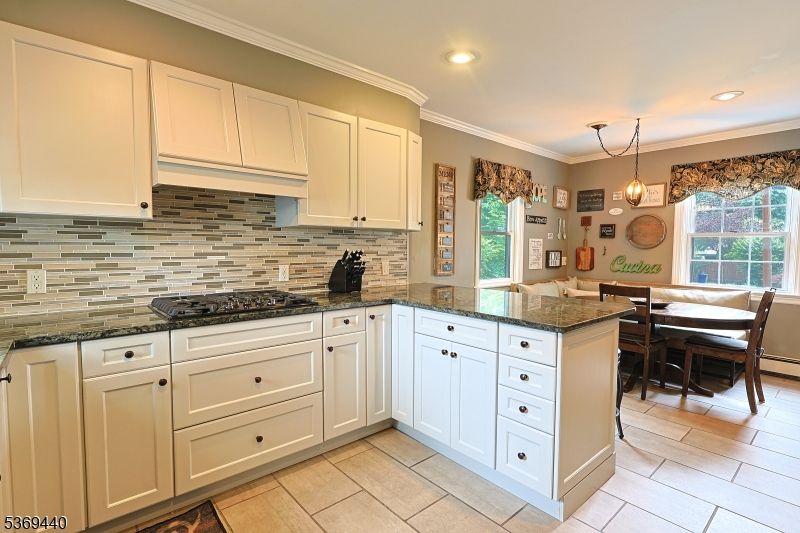 Dining room, Interior, Kitchen, Pendant Lights, Recessed Lighting, Wood Texture Flooring