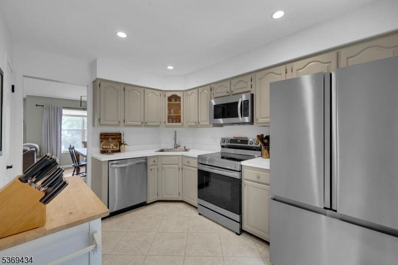 Dining room, Interior, Kitchen, Recessed Lighting, Stainless Steel Appliances
