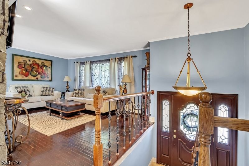 Interior, Living room, Pendant Lights, Recessed Lighting, Wood Texture Flooring