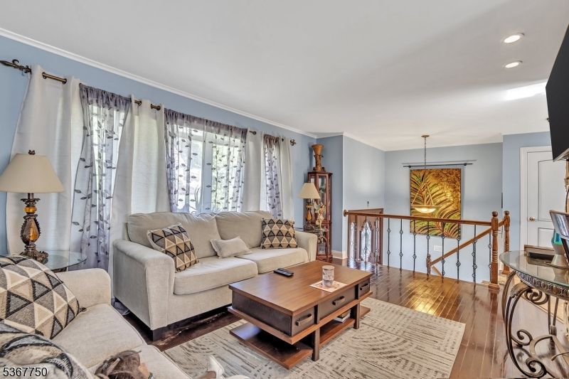 Interior, Living room, Pendant Lights, Recessed Lighting, Wood Texture Flooring