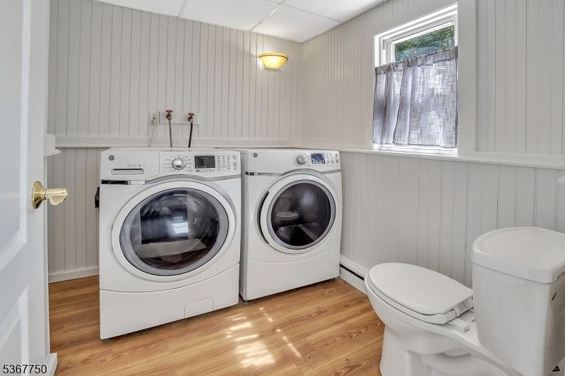 Interior, Washer, Wood Texture Flooring