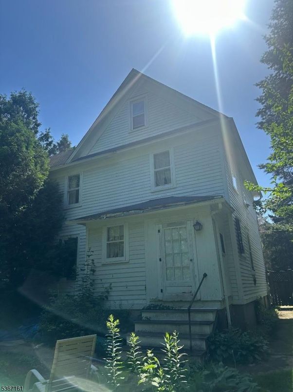 Exterior, Facade, Queen Anne Victorian