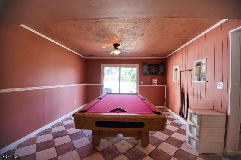 Billiard Table, Game Room, Interior