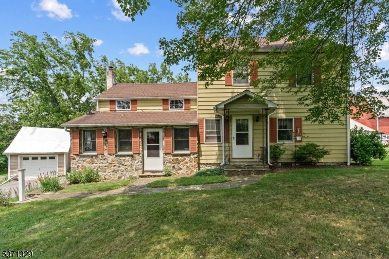 Attached, Exterior, Facade, Brick Facade, Split Level