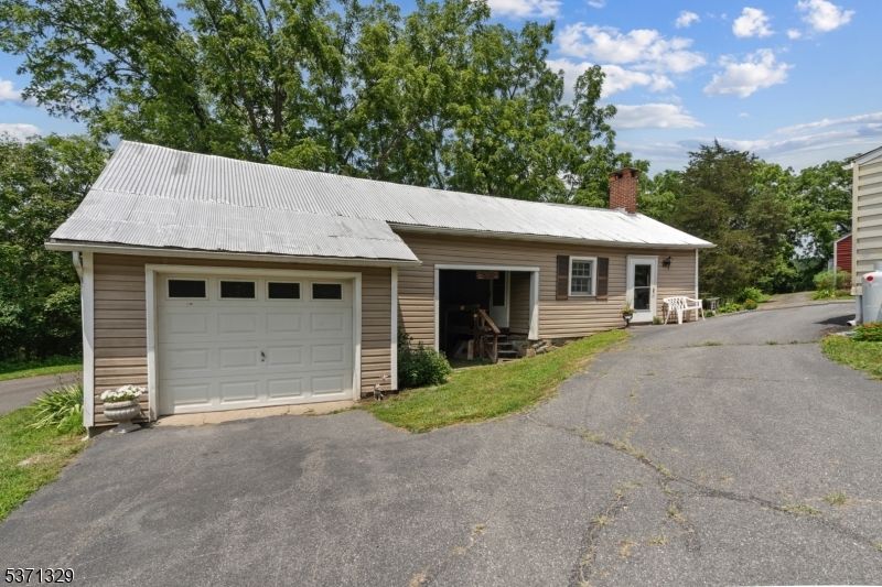 Detached Garage, Exterior
