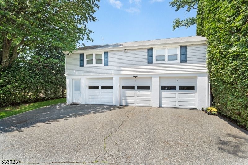 Attached, Exterior, Facade, Raised Ranch