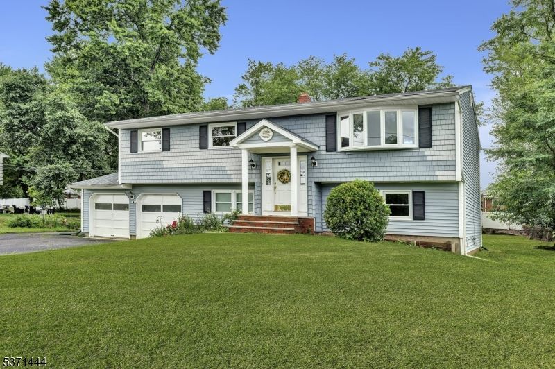 Attached, Exterior, Facade, Raised Ranch