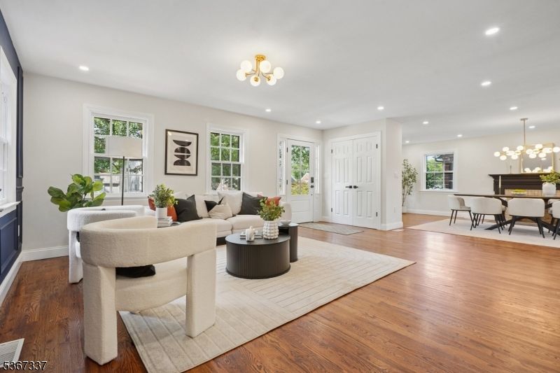Dining room, Interior, Living room, Pendant Lights, Recessed Lighting, Wood Texture Flooring