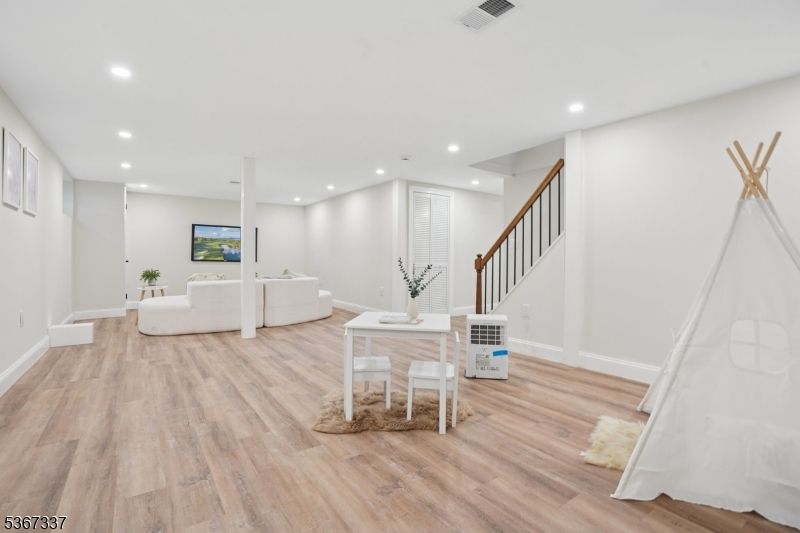 Dining room, Interior, Living room, Recessed Lighting, Wood Texture Flooring