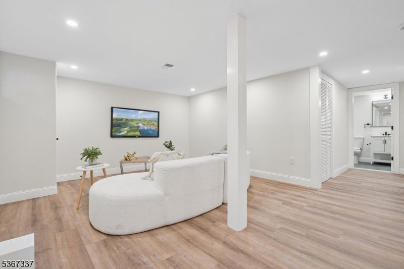Interior, Recessed Lighting, Wood Texture Flooring