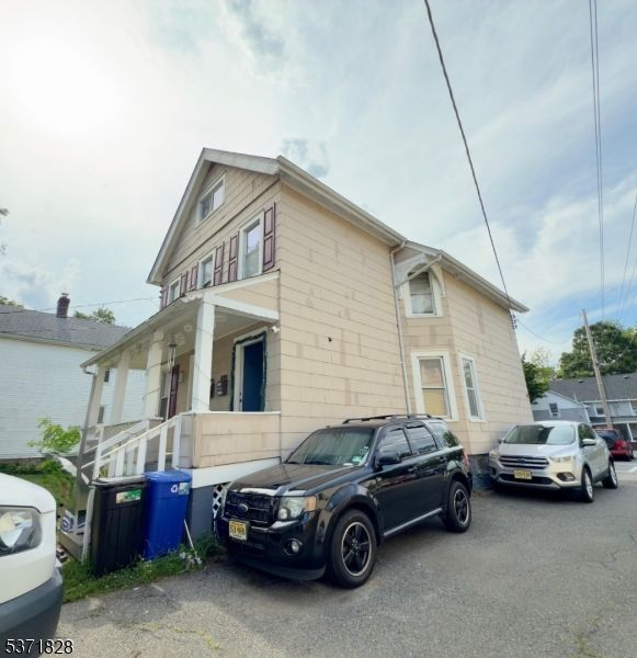 Exterior, Facade, None