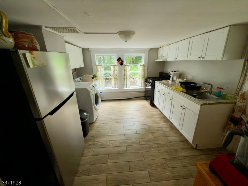 Interior, Kitchen, Washer, Wood Texture Flooring