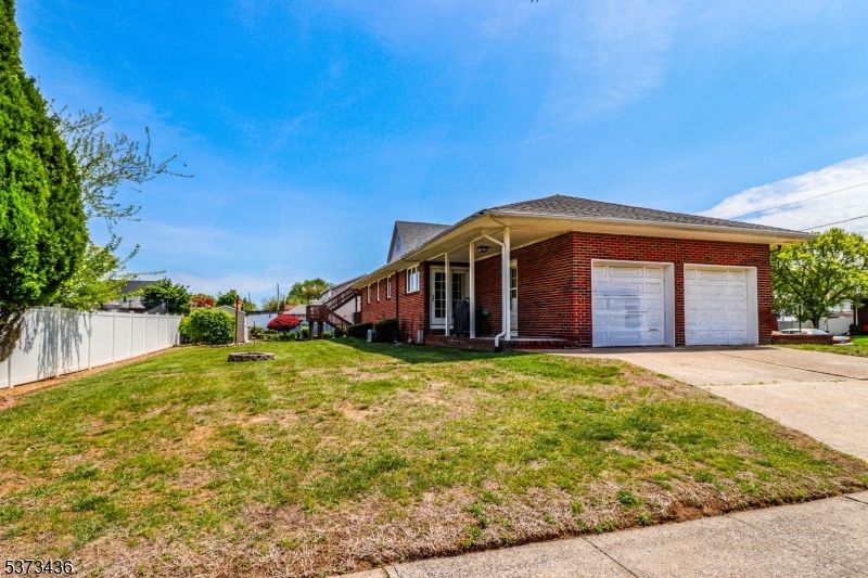 Attached, Exterior, Facade, Brick Facade, Ranch