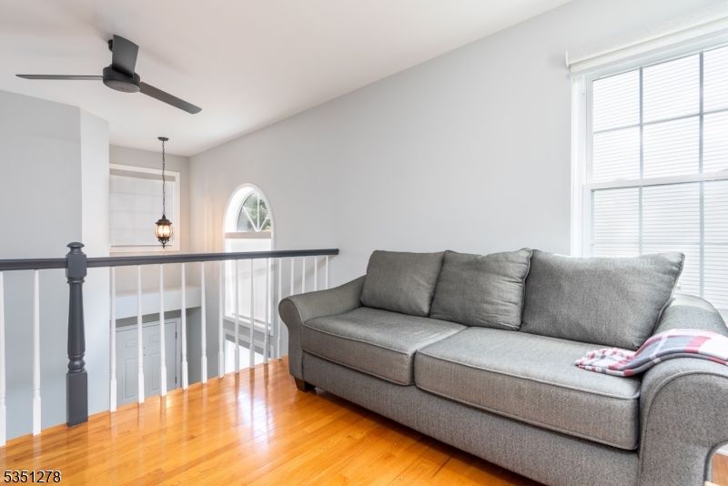 Interior, Pendant Lights, Wood Texture Flooring