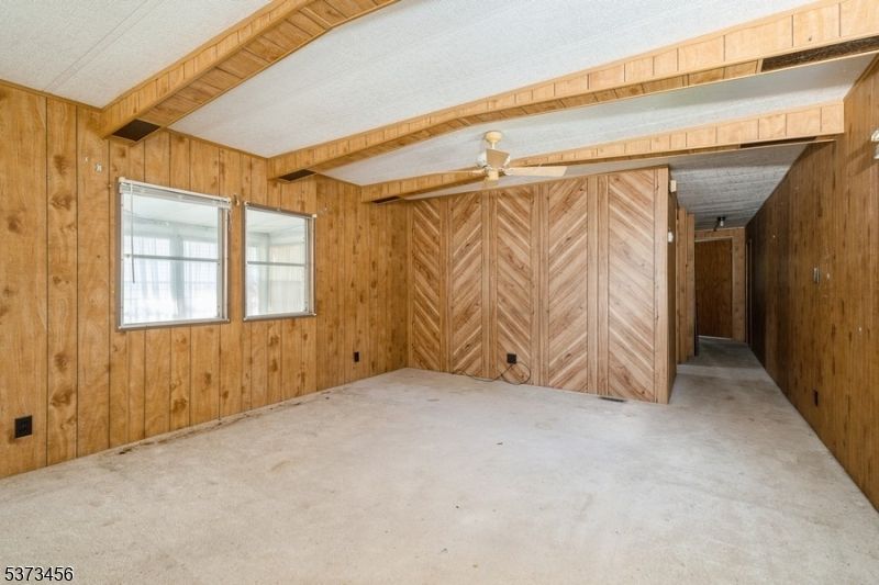 Empty room, Interior, Wooden Beams, Wooden Walls