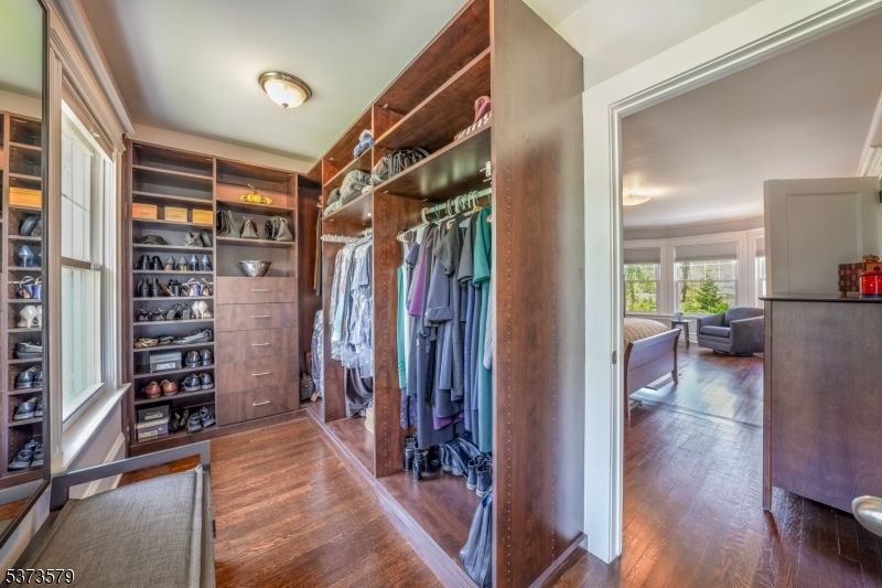 Interior, Walk-in Closets, Wood Texture Flooring