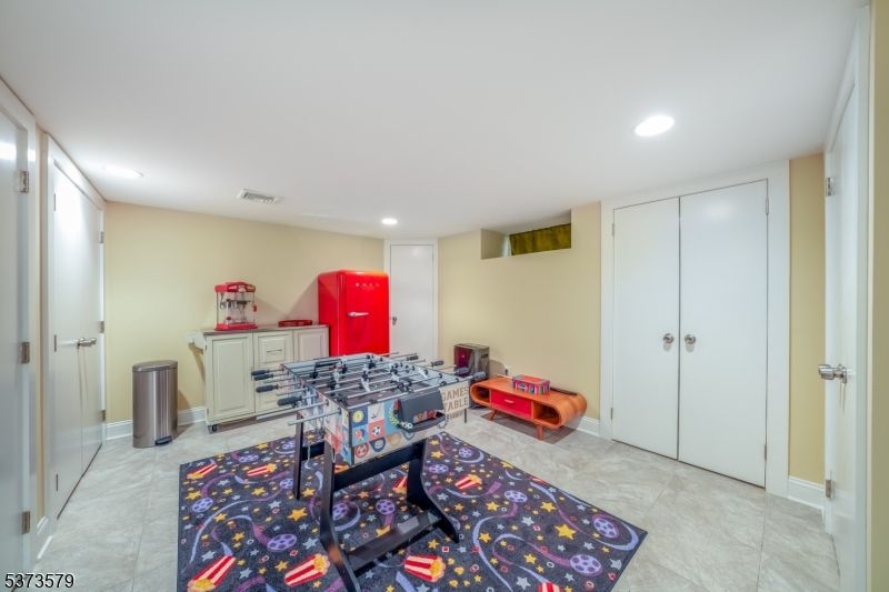 Game Room, Interior, Recessed Lighting