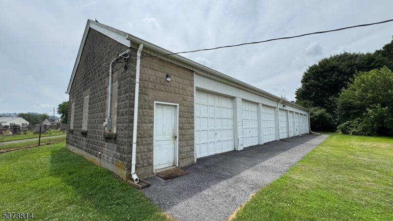 Detached Garage, Exterior