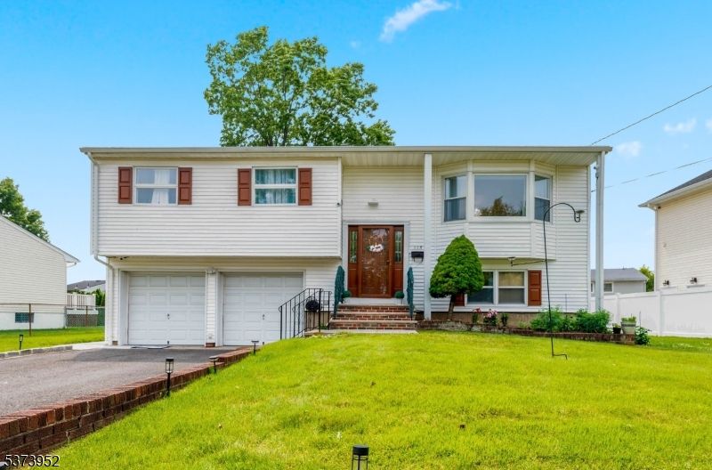 Attached, Exterior, Facade, Raised Ranch