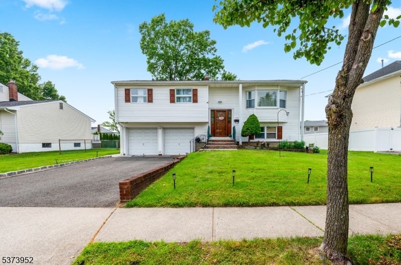 Attached, Exterior, Facade, Raised Ranch