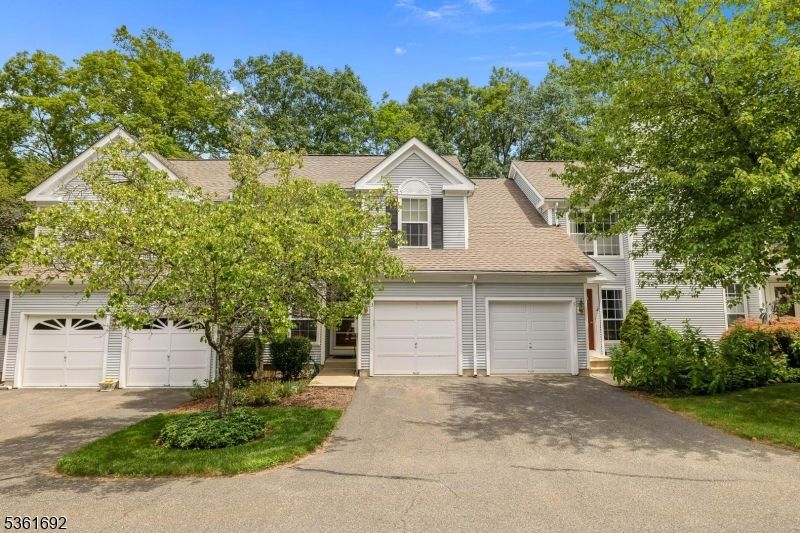 Attached, Exterior, Facade, Cape Cod