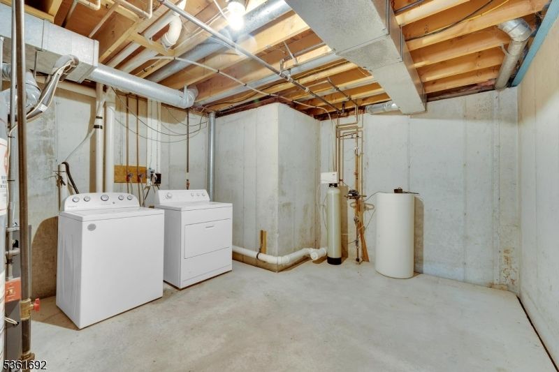 Interior, Washer, Wooden Beams