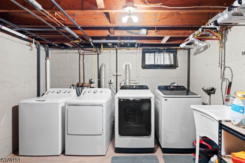 Interior, Washer, Wooden Beams