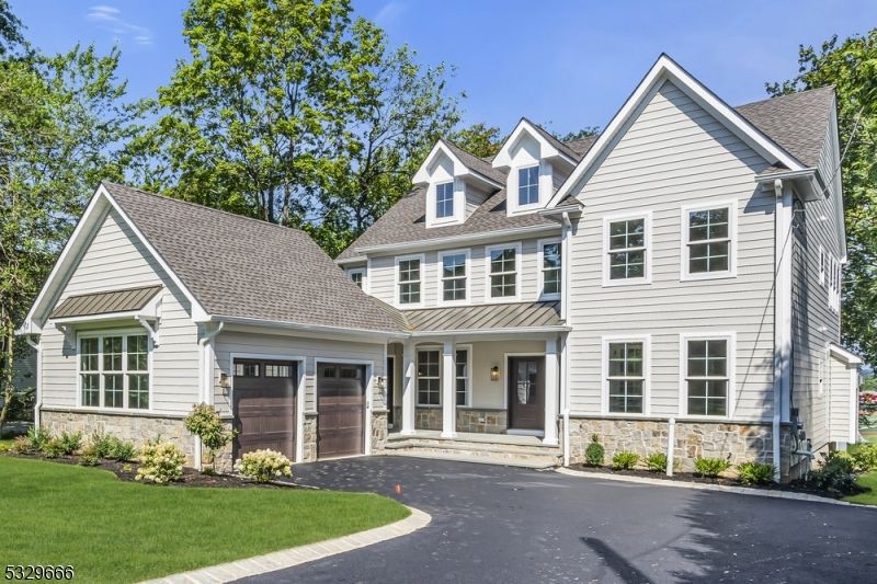 Attached, Exterior, Facade, Farmhouse