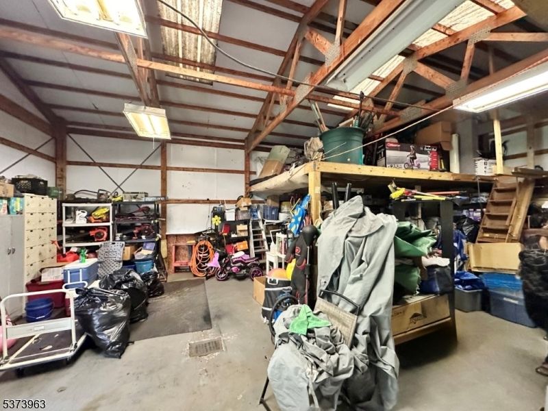 Garage, Interior, Wooden Beams